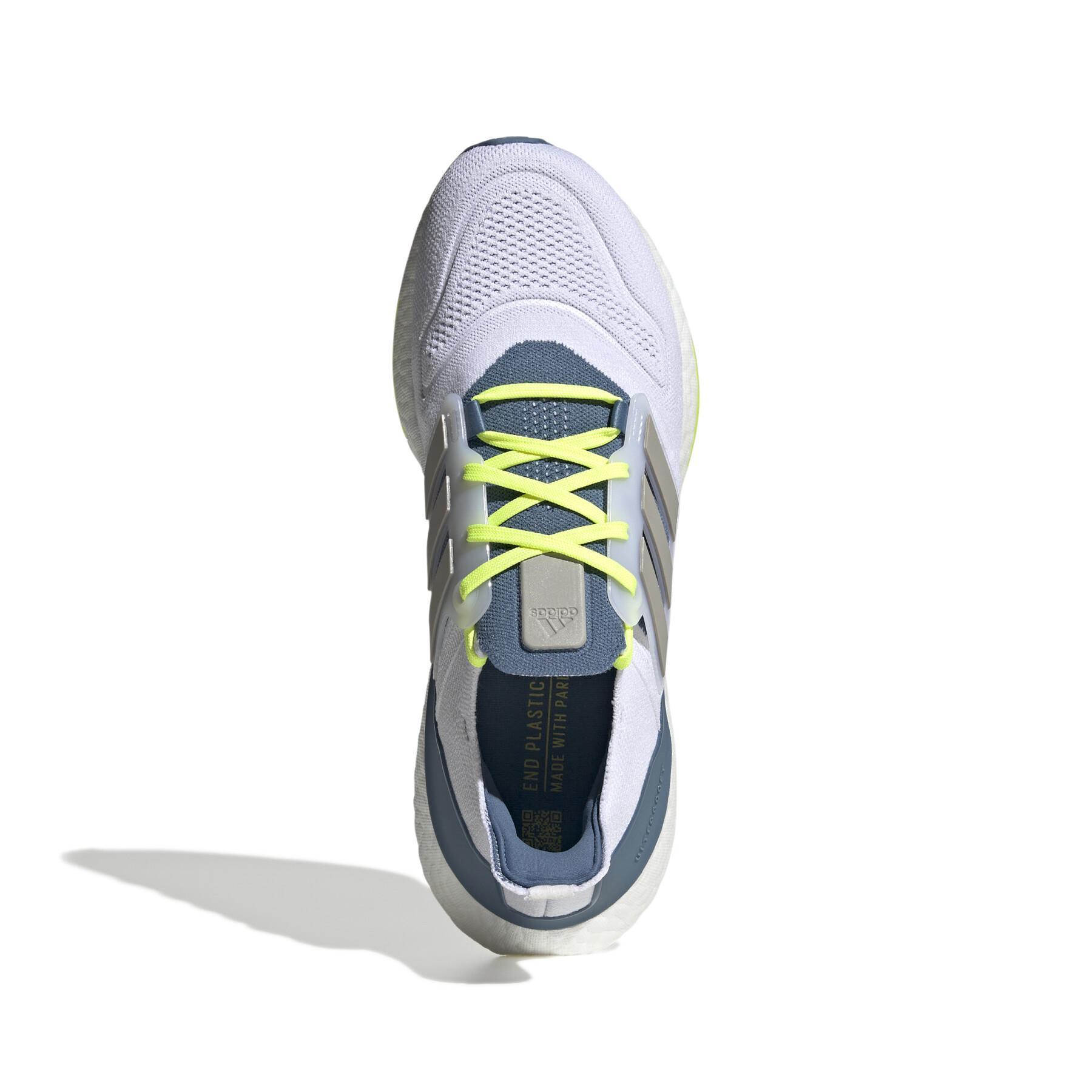 Running shoes adidas UltraBoost 22