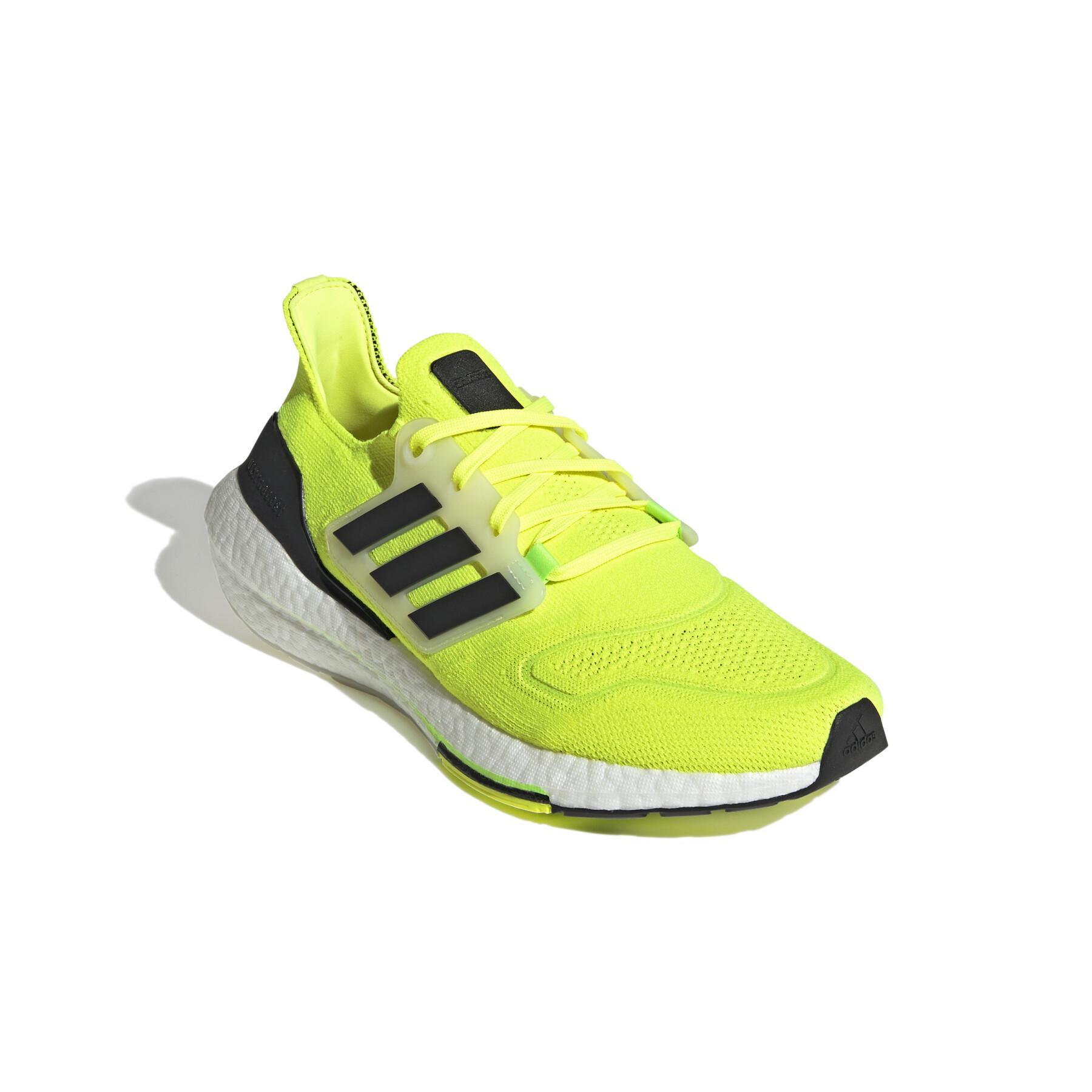 Running shoes adidas UltraBoost 22